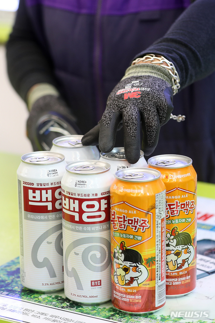 [서울=뉴시스] 백동현 기자 = 서울 시내 한 편의점. 2022.03.28. livertrent@newsis.com