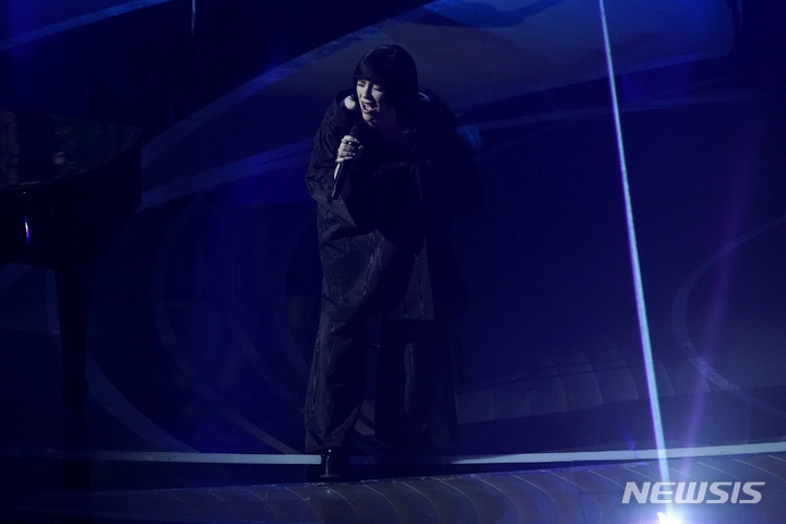 [94회 아카데미]윤여정의 배려와 윌 스미스의 급발진