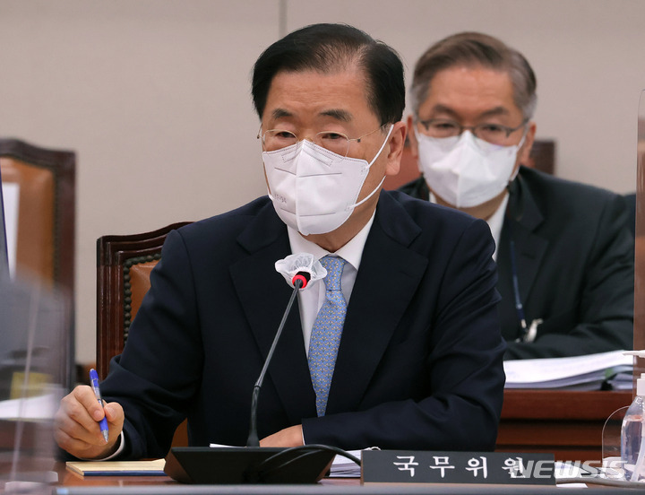 [서울=뉴시스] 고범준 기자 = 정의용 외교부 장관이 28일 서울 여의도 국회에서 열린 외교통일위원회 전체회의 북한의 장거리 미사일 발사에 관한 긴급현안보고에서 질의에 답하고 있다. (공동취재사진) 2022.03.28. photo@newsis.com