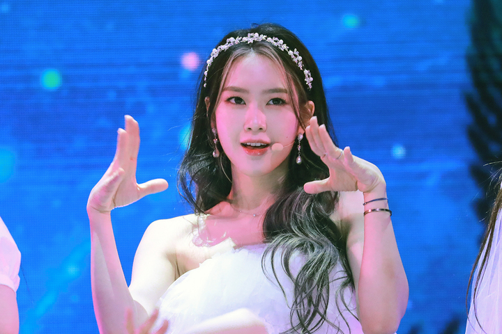 [서울=뉴시스] 박진희 기자 = 걸그룹 오마이걸 멤버 지호가 28일 정규 2집 '리얼 러브'(Real Love) 발매 온라인 쇼케이스를 하고 있다. (사진=WM엔터테인먼트 제공) 2022.03.28. phoo@newsis.com *재판매 및 DB 금지