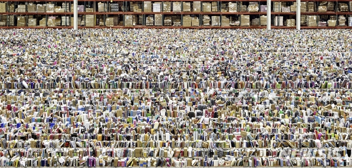 [서울=뉴시스]아마존 Amazon, 2016, ⓒ안드레아스 거스키, 스푸르스 마거스 제공