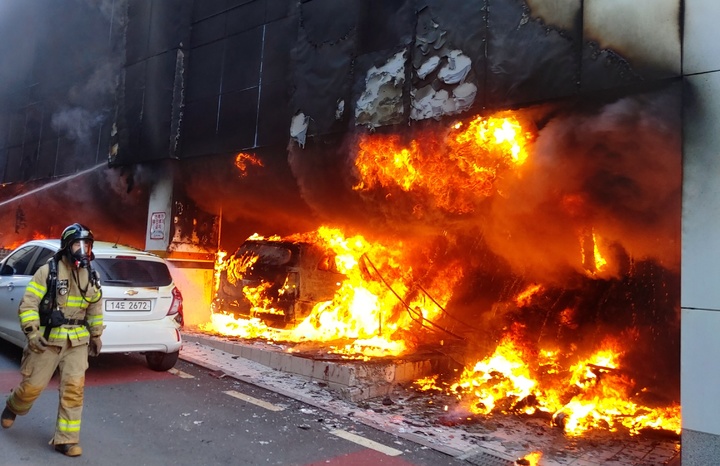 [청주=뉴시스] 안성수29일 오전 10시9분께 충북 청주시 서원구 사창동 한 산부인과에서 불이 났다. (사진=청주서부소방서 제공) 2022.03.29. photo@newsis.com *재판매 및 DB 금지