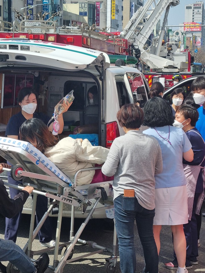 청주 산부인과 불…산모·신생아 16명 다쳐(3보)