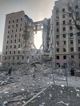 러시아 미사일 한 방에 가운데 뻥 뚫린 미콜라이우 주정부 청사 *재판매 및 DB 금지