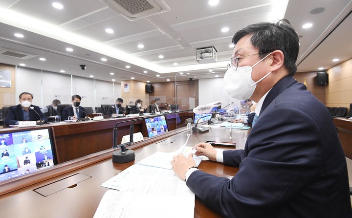 [서울=뉴시스] 안도걸 기획재정부 차관이 29일 세종시 정부세종청사 기획재정부 대회의실에서 열린 '제4차 재정관리점검회의'를 주재하고 있다. (사진=기획재정부 제공) 2022.03.29. photo@newsis.com *재판매 및 DB 금지