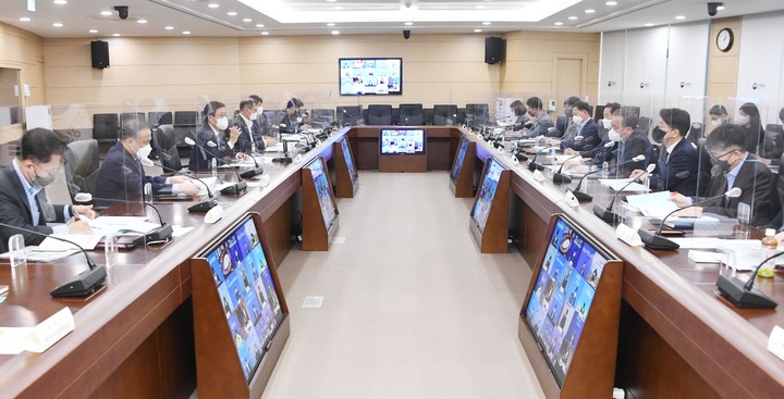 [서울=뉴시스] 안도걸 기획재정부 차관이 29일 세종시 정부세종청사 기획재정부 대회의실에서 열린 '제4차 재정관리점검회의'를 주재하고 있다. (사진=기획재정부 제공) 2022.03.29. photo@newsis.com *재판매 및 DB 금지