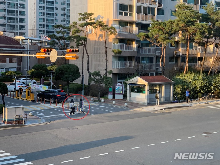 [인천=뉴시스] 이루비 기자 = 인천 부평구 삼산타운주공7단지 아파트 정문 앞. 2022.03.30. ruby@newsis.com