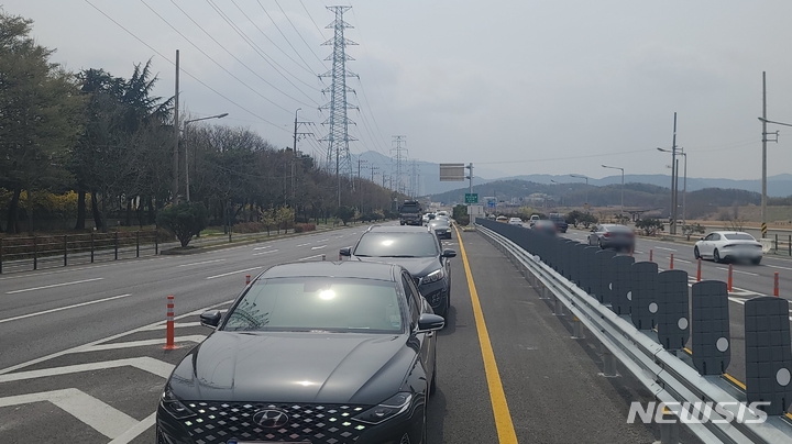 [대구=뉴시스]김정화 기자 = 대구 외곽 4차 순환도로가 완전히 개통한 31일 정오 대구시 달서구 대천동 달서 IC 모습. 2022.03.31. jungk@newsis.com