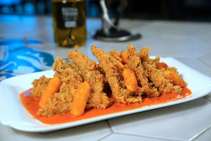 [서울=뉴시스]BBQ 로제치킨. (사진출처: BBQ 제공) 20222.03.31.