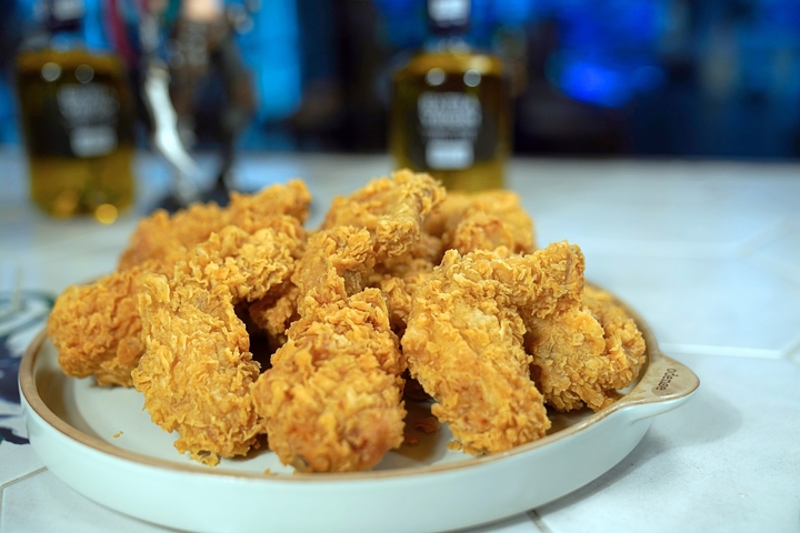 [서울=뉴시스]BBQ황금올리브치킨 콤보. (사진출처: BBQ 제공) 2022.03.31.