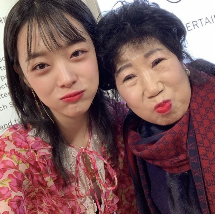 [서울=뉴시스] 유튜버 박막례 할머니와 故 설리. 2022.04.01.(사진=인스타그램 캡처 제공) photo@newsis.com*재판매 및 DB 금지 *재판매 및 DB 금지