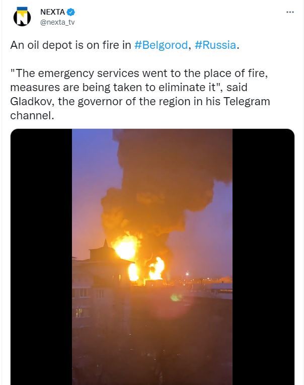 [서울=뉴시스] 지난 1일(현지시간) 러시아 벨고로트 석유 저장소 화재 모습. (사진=NEXTA TV 트위터 갈무리) 2022.04.27.