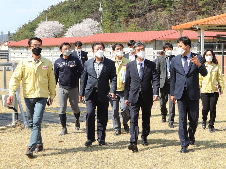 정기환 한국마사회장, 함안군 승마공원·제2승마장 방문