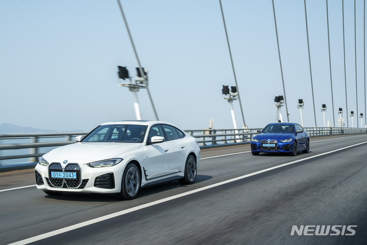 [동승기]"로켓처럼 쓩…BMW 전기차 i4, 엄청난 속도에도 가볍게 달리네"
