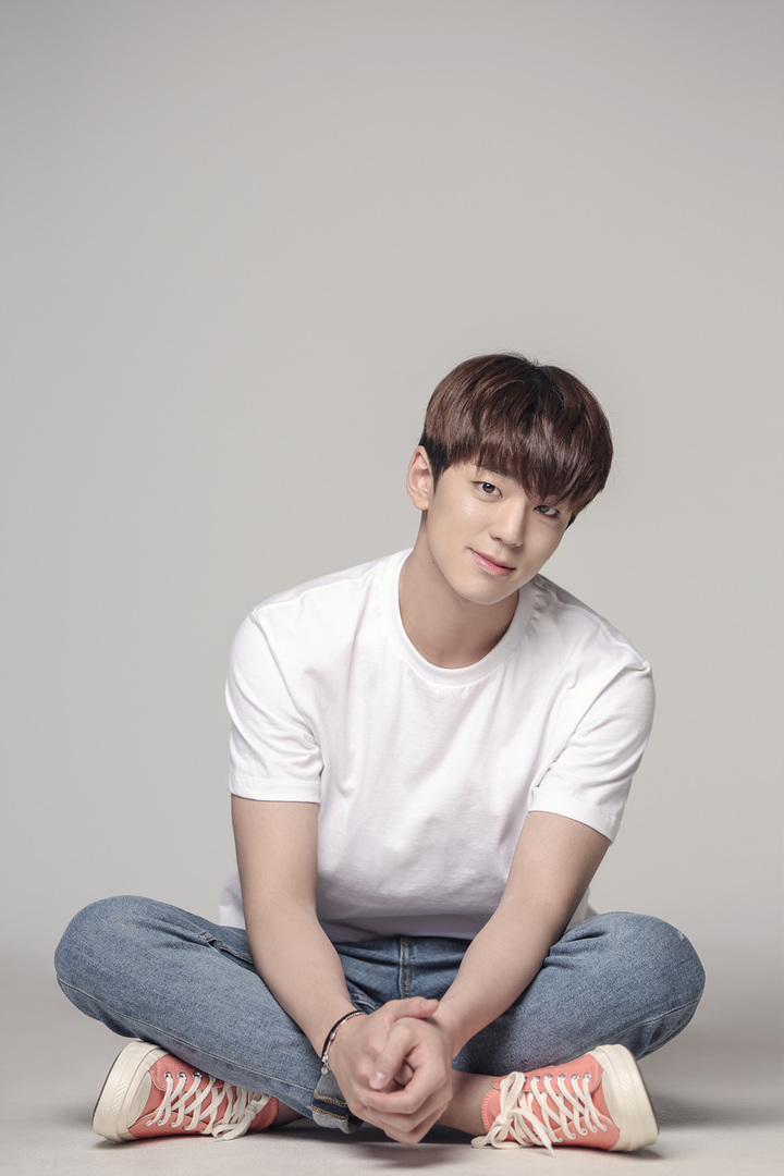 [서울=뉴시스] 배우 김민규. 2022.04.05.(사진=해피트라이브엔터테인먼트 제공 ) photo@newsis.com*재판매 및 DB 금지 *재판매 및 DB 금지