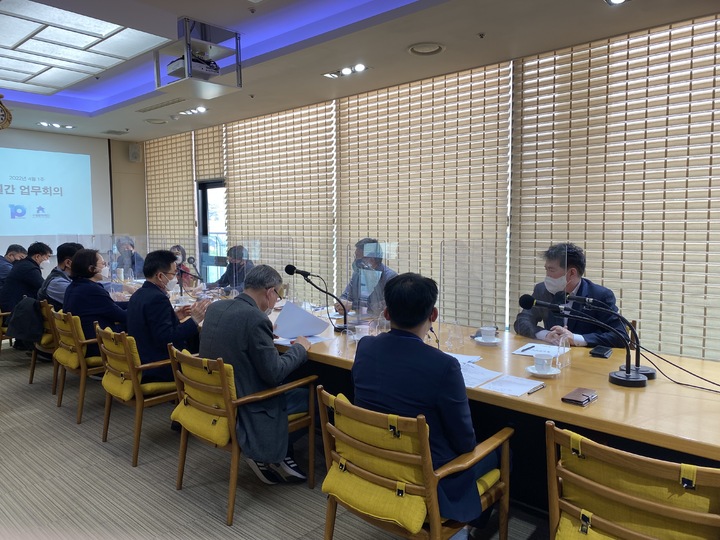 [수원=뉴시스] 간부회의 현장 모습. 2022.04.05. (사진=수원문화재단 제공) *재판매 및 DB 금지