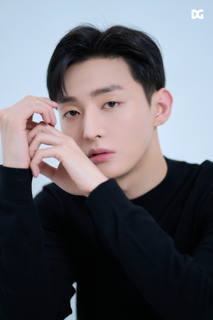 [서울=뉴시스] 윤지성. 2022.04.05. (사진 = DG엔터테인먼트 제공) photo@newsis.com *재판매 및 DB 금지