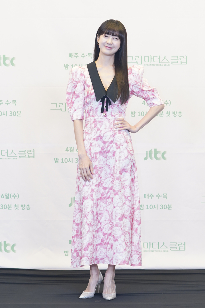 [서울=뉴시스] '그린마더스클럽' 제작발표회 배우 이요원. 2022.04.06(사진=JTBC 제공) photo@newsis.com *재판매 및 DB 금지