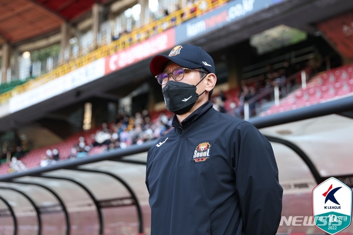 [서울=뉴시스]프로축구 FC서울 안익수 감독 (사진 = 프로축구연맹 제공)