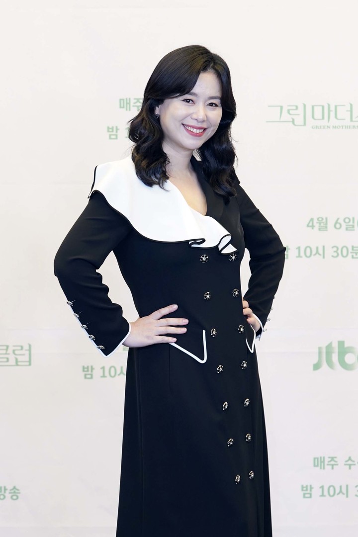 [서울=뉴시스] 박진희 기자 = JTBC 새 수목극 '그린마더스클럽' 배우 장혜진이 6일 온라인 제작발표회를 하고 있다. (사진=JTBC 제공) 2022.04.06. photo@newsis.com *재판매 및 DB 금지