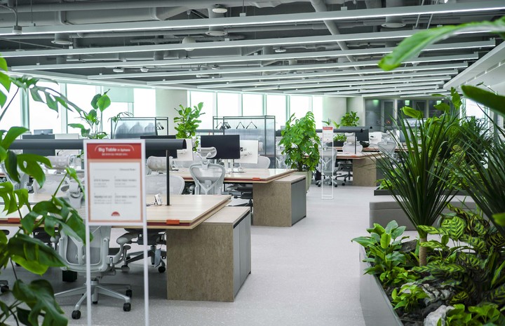 [서울=뉴시스]SK텔레콤이 구축한 거점형 업무공간 ‘Sphere’ 신도림의 전경. (사진=SK텔레콤 제공) 2022.04.07