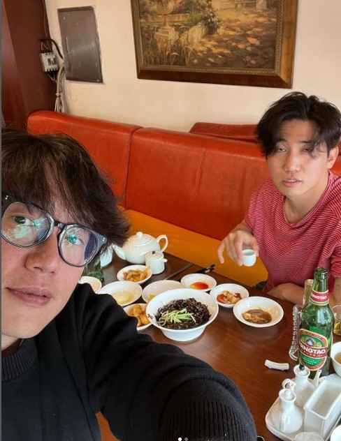 [서울=뉴시스] 성시경 유세윤 2021.04.07(사진=성시경 인스타) photo@newsis.com *재판매 및 DB 금지