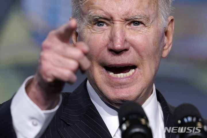 [워싱턴=AP/뉴시스] 조 바이든 미국 대통령이 지난 6일(현지시간) 워싱턴 힐튼에서 열린 북미건설조합(NABTU) 입법회의에 참석해 연설하고 있다. 2022.04.15.