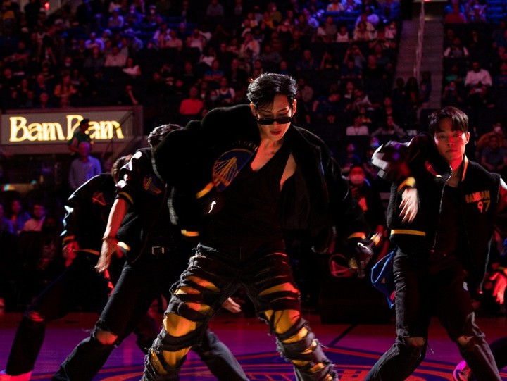 [서울=뉴시스] 뱀뱀 NBA 하프타임 공연 2022.04.08 (사진=어비스컴퍼니 제공) photo@newsis.com*재판매 및 DB 금지 *재판매 및 DB 금지