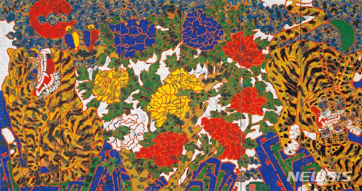 [서울=뉴시스]박생광, 범과모란, 1983, 종이에 채색, 135x256cm, 서울미술관소장