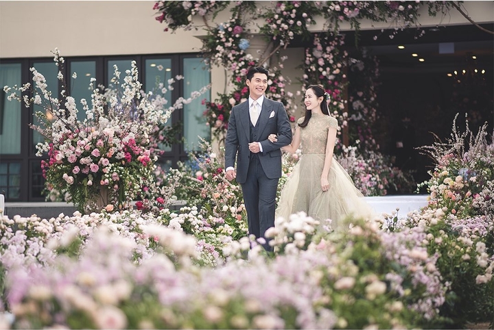 [서울=뉴시스]현빈·손예진(사진=VAST·엠에스팀엔터테인먼트 제공) 2022.04.12. photo@newsis.com