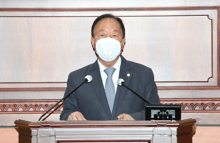 이익규 의원이 '정읍시 북부권에 노인복지 향상을 위한 목욕시설 및 수영장 설치가 필요하다'를 주제로 '5분 자유발언'을 펼치고 있다. *재판매 및 DB 금지