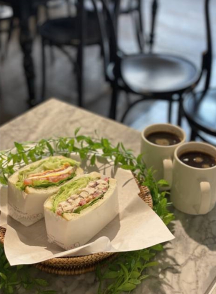 뉴서울호텔 ''스프링 피크닉 패키지'의 '치킨 & BLT (하프) 샌드위치' *재판매 및 DB 금지