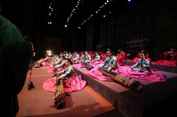 [서울=뉴시스]국립국악원 정악단의 여민락 연주 모습. (사진=국립국악원 제공) 2022.04.13. photo@newsis.com *재판매 및 DB 금지