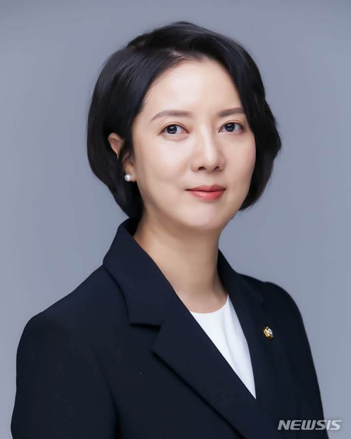 [서울=뉴시스] 이영 중소벤처기업부 장관 후보자. (사진=대통령직인수위원회 제공) 2022.04.13. photo@newsis.com