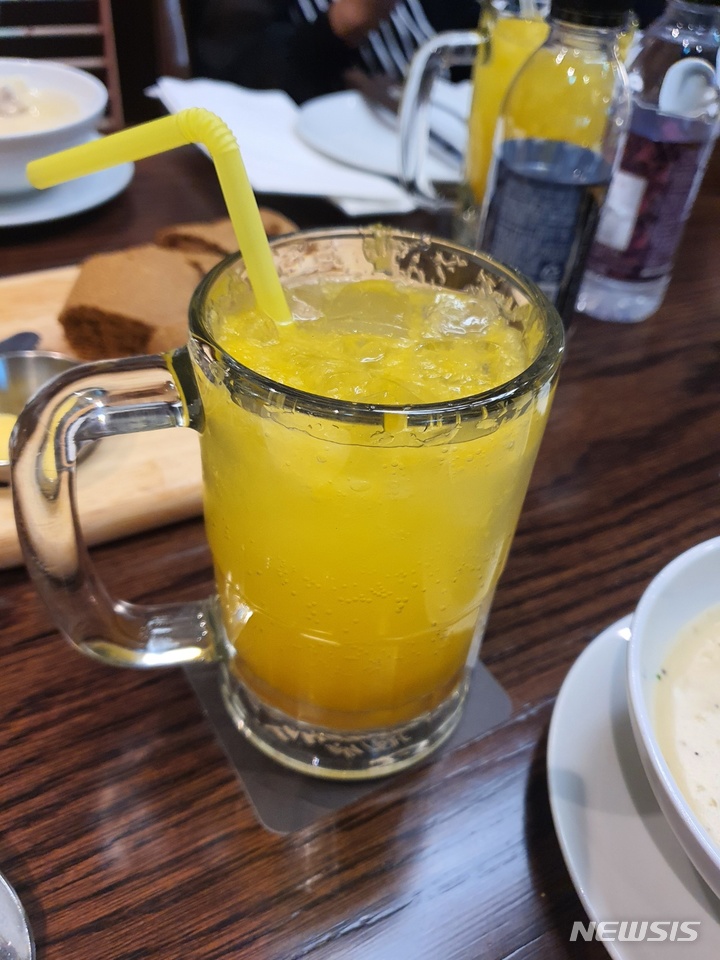 [서울=뉴시스]아웃백 오렌지 에이드. 2022.04.13.