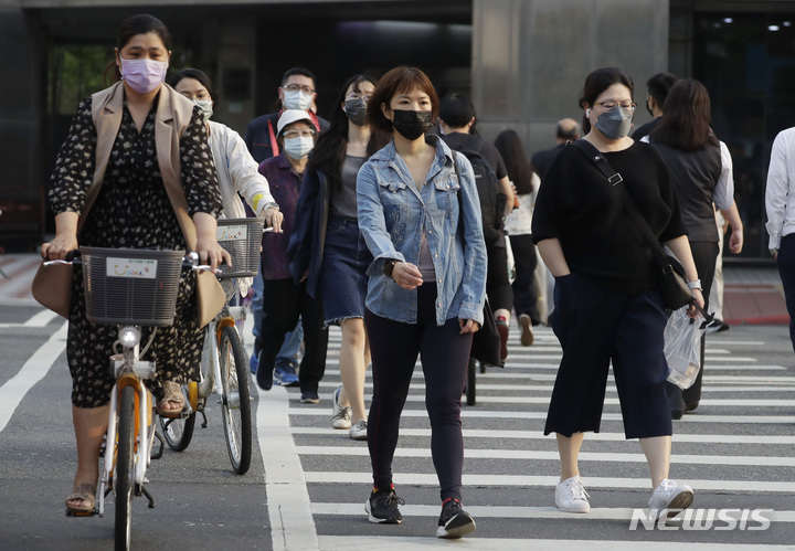 대만 코로나 신규 5만779명·총 678만2664명...52명 숨져