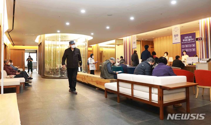 [서울=뉴시스]코로나19 후유증클리닉. (사진= 명지병원 제공) 2022.04.15