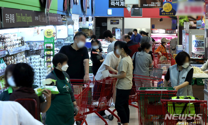 식품 소비 양극화, 식품업계 전략 확 바꾼다