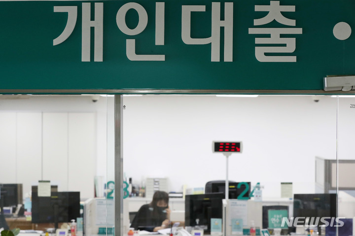 대출금리 얼마나 오르나...최근 4차례 인상으로 평균 `65만원' 증가 