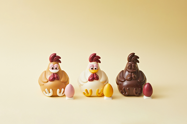 소피텔 앰배서더 서울 '부활절 기념 초콜릿 컬렉션' 중 닭 모양 초콜릿과 쁘띠 달걀 초콜릿 *재판매 및 DB 금지