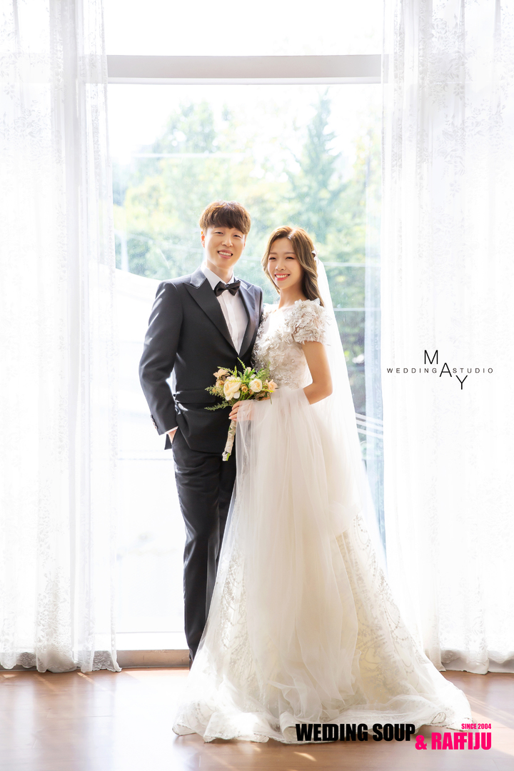 [서울=뉴시스] 개그맨 안시우 커플. 2022.04.16. (사진 = 웨딩숲N라피쥬, 메이스튜디오, 블랑늘, 엘페라 제공) photo@newsis.com *재판매 및 DB 금지