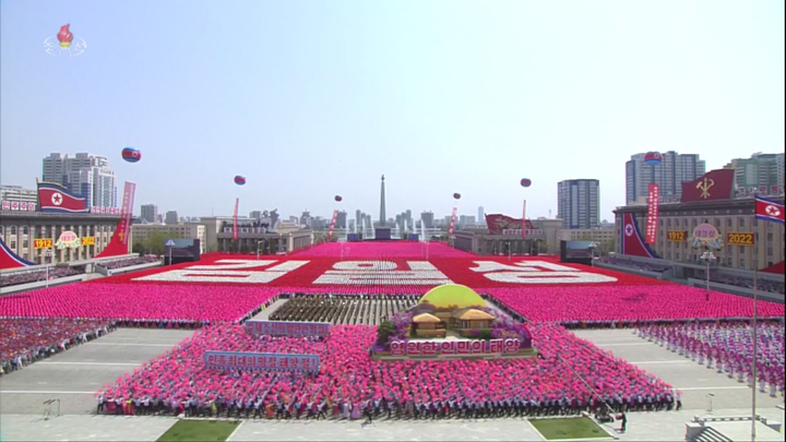 [서울=뉴시스] 김정은 북한 국무위원장이 김일성 생일(태양절) 110주년인 지난 15일 평양 김일성광장에서 중앙보고대회 및 평양시 군중시위에 참석했다고 조선중앙TV가 16일 보도했다. (사진=조선중앙TV 캡처) 2022.04.16. photo@newsis.com *재판매 및 DB 금지