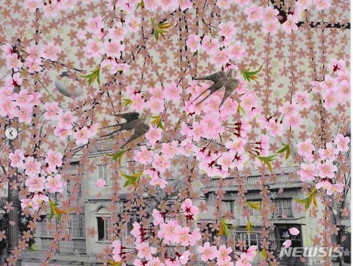 [서울=뉴시스] 오명희 작가 전시회 포스터. 2022.04.17. (사진= 김민지 인스타그램 캡쳐) photo@newsis.com*재판매 및 DB 금지