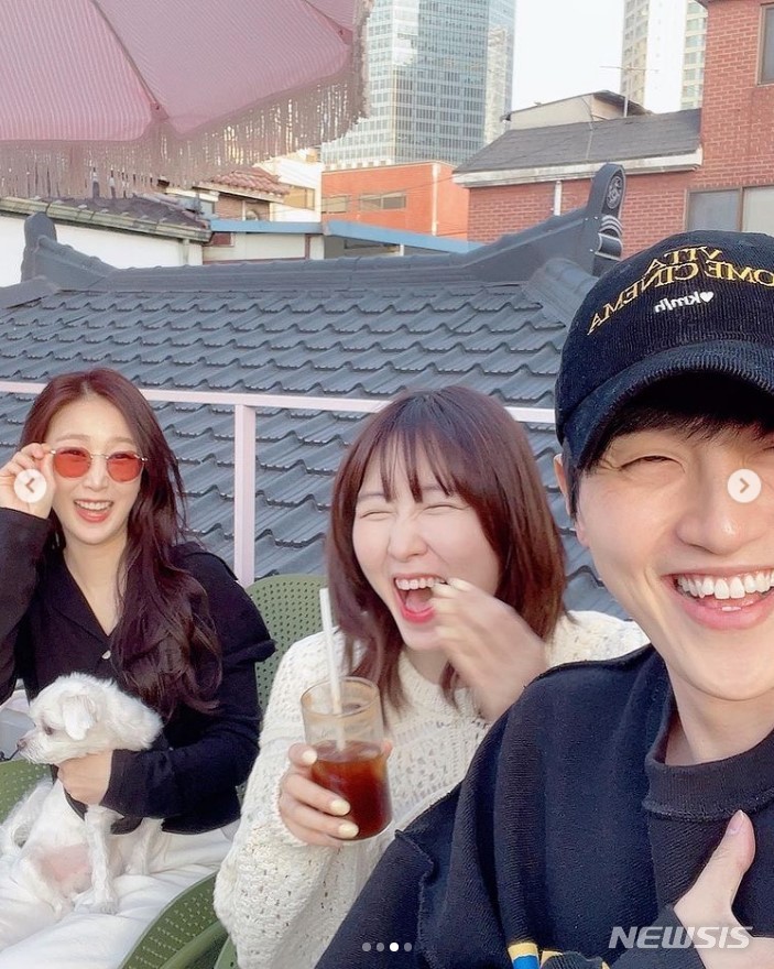 [서울=뉴시스] 왼쪽부터 박소영, 박소라. 류근지. 2022.04.17. (사진= 미자 인스타그램 캡쳐) photo@newsis.com*재판매 및 DB 금지