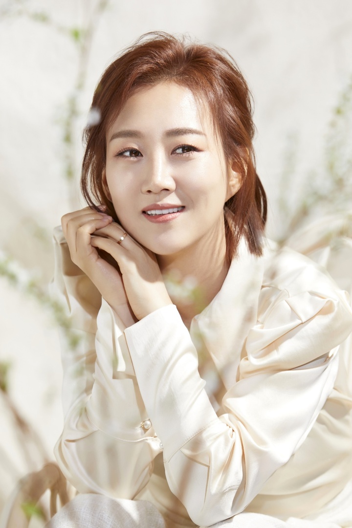 [서울=뉴시스] 장윤정. 2022.04.18. (사진 = 스카이이앤엠 제공) photo@newsis.com *재판매 및 DB 금지