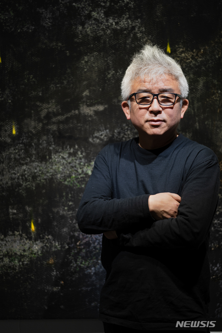 [서울=뉴시스]제주 '돌 작가'로 유명한 하석홍 작가.