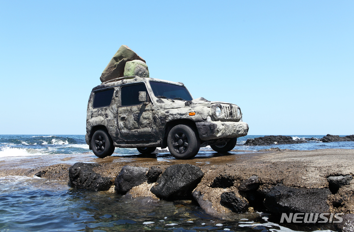 [서울=뉴시스]하석홍 '돌자동차'