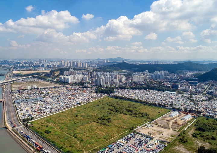 [인천=뉴시스] 김동영 기자 = 송도유원지 일원 중고차수출단지 일원. 2022.04.18. (사진=연수구 제공) *재판매 및 DB 금지