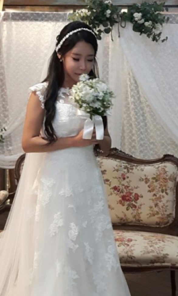 [서울=뉴시스]2016년 이은해 결혼식 사진. 온라인 커뮤니티 캡처 *재판매 및 DB 금지