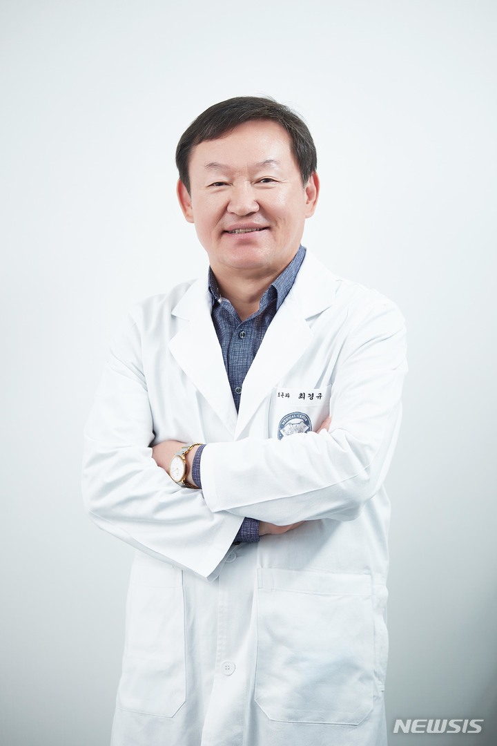 [서울=뉴시스]최경규 경희대치과병원 보존과 교수(대한치과보존학회 회장). (사진= 경희의료원 제공) 2022.04.19